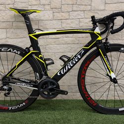 🚴🏻Wilier Triestina Cento1AIR – Size 56 Carbon Road Bike   High-performance Italian aero road bike built for speed and efficiency. The Cento1AIR feat