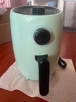Mint Green Air Fryer, 2 Quart