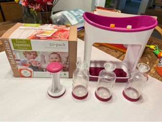 Infantino Squeeze Station with 50-Pack Squeeze Pouches