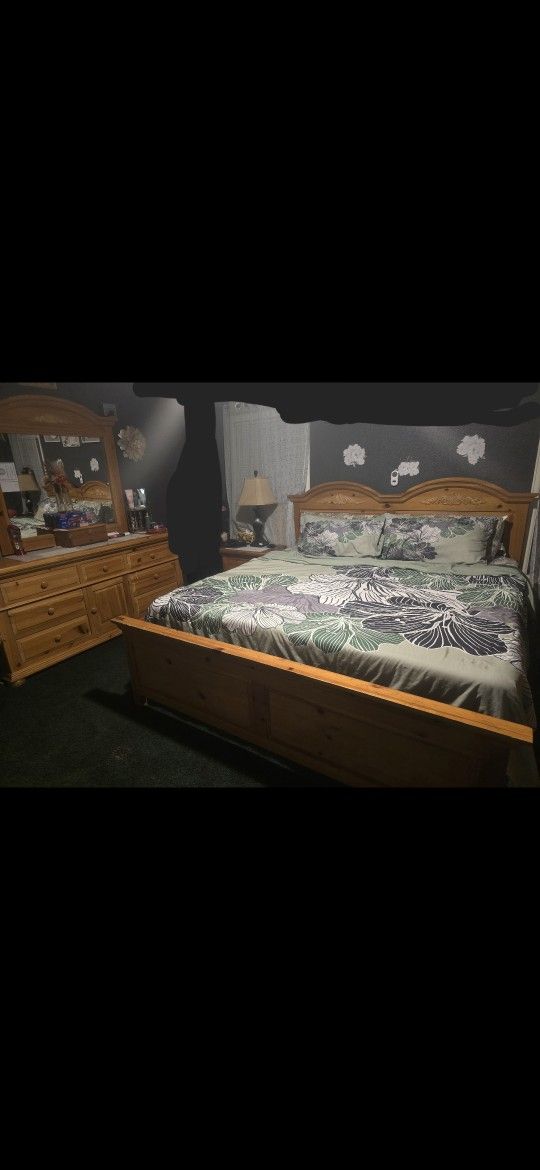King Size Bedroom Wood Set