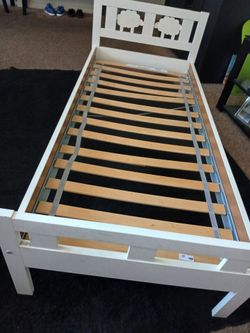 Toddler bed frame