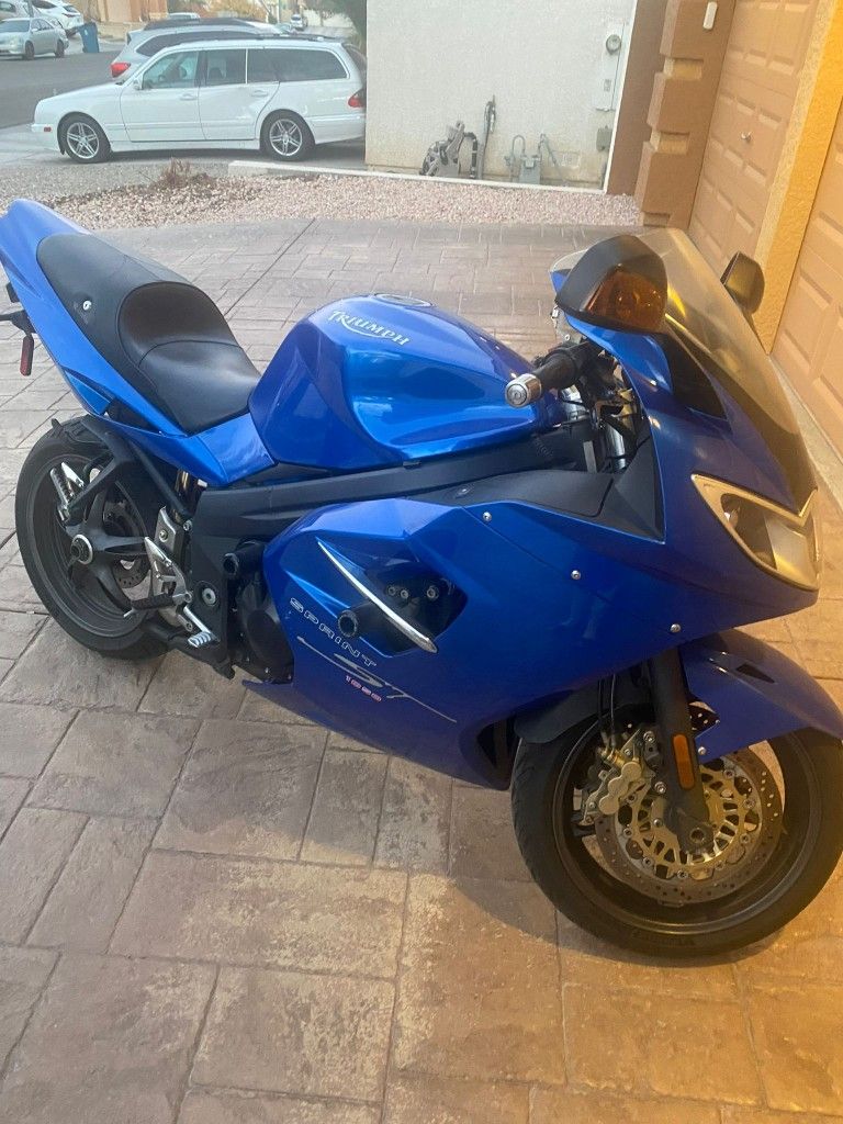2005 Triumph Sprint ST 1050