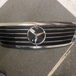 Mercedes Front Grill For A 2002-2005 W220 S-Class