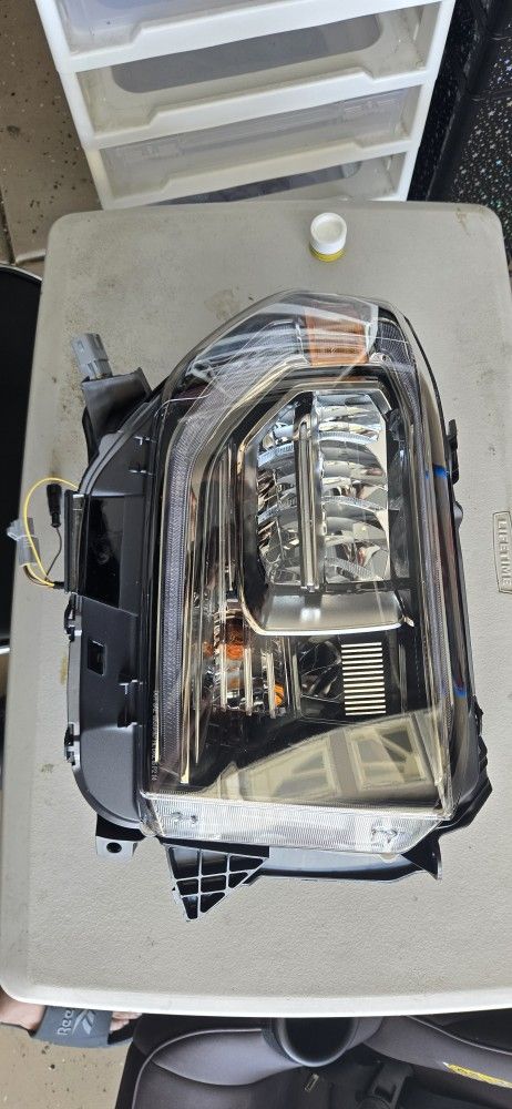 2014-2021 Toyota Tundra Headlights
