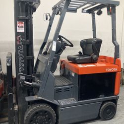 2010 Toyota ELECTRIC Forklift 5000 LBS LOW HOURS