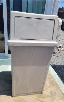 Rubbermaid  Trash Can  Commercial 