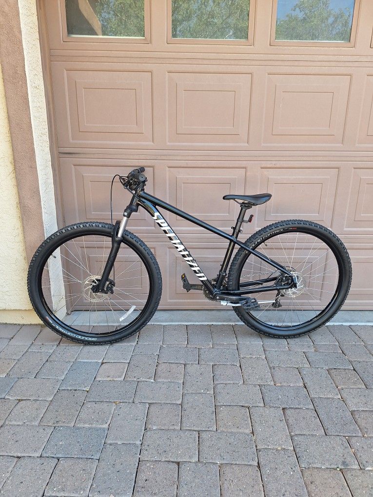 SPECIALIZED ROCKHOPPER SPORT 29 ER MOUNTAIN BIKE LIKE NEW ( CHECK MY OTHER BIKES)