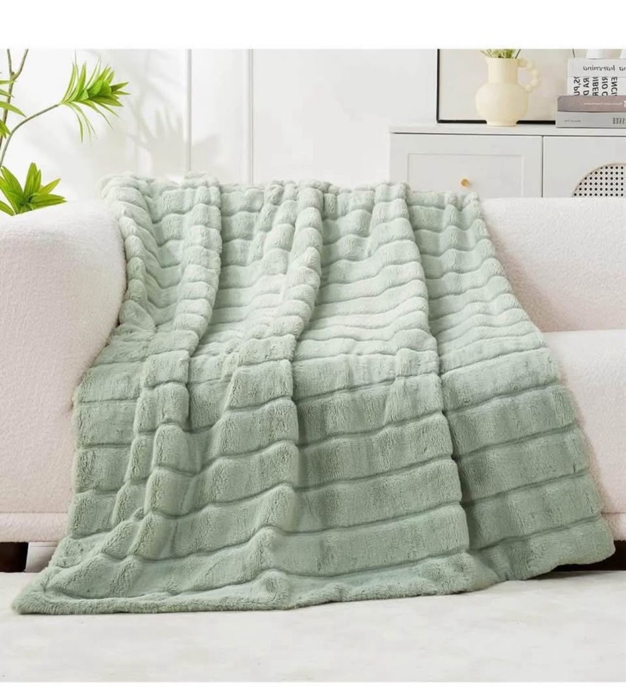 Brandnew Faux Fur Throw Blanket for Couch, Cozy Soft Plush Thick Winter Blanket for Sofa Bedroom Living Room, 60 * 80 Inches Green