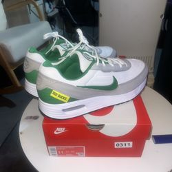 Size 11 - NCAA x Nike Air Max Verse Oregon