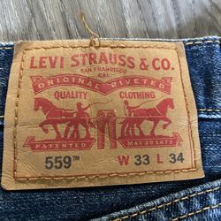 Mens 33x34 Levis 559 Jeans. 