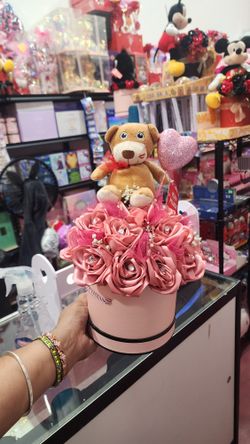 Regalos para el día de valentines con flores eternas.