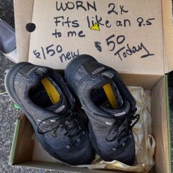 Keen Hikes W Size 9/8.5