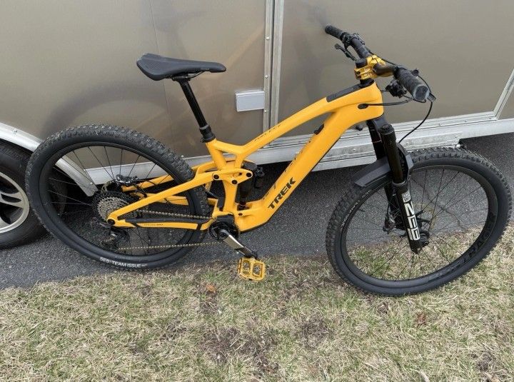 2023 Trek/Bikes/Fuel/EXe/9.8/Shimano/XT/Mountain/Bike/e-Bike/MTB Medium/Frame