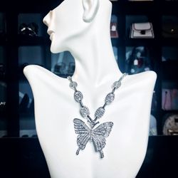 Retro Butterfly Micro-inlaid Rhinestones Necklace