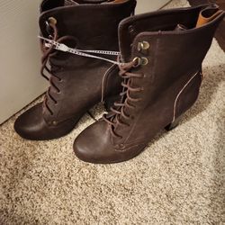 Cute Brown Boots Size 6