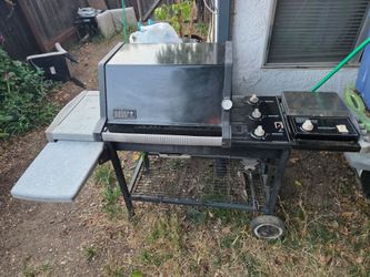 Weber Genesis Propane Grill 3 burner with Side burner. OBO.