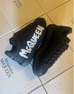 Alexander McQueen graffti design