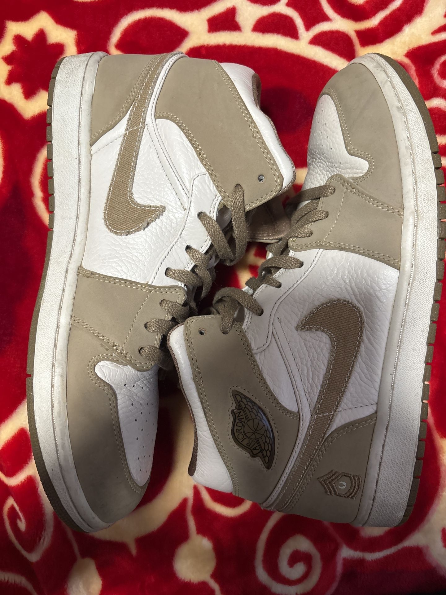 Jordan 1 Retro Armed Forces Pearl White