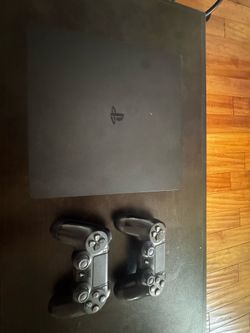 PlayStation 4 Slim (Firmware 8.52) + 2 DualShock 4 Controllers - Moddable / Exploitable