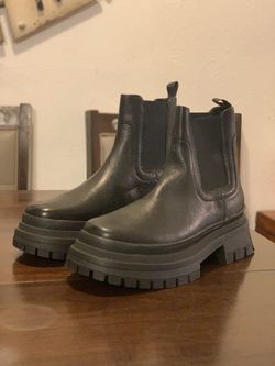 Steve Madden Boots 