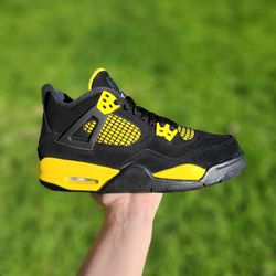 Air Jordan 4 Retro " Thunder " 5.5Y / 7W