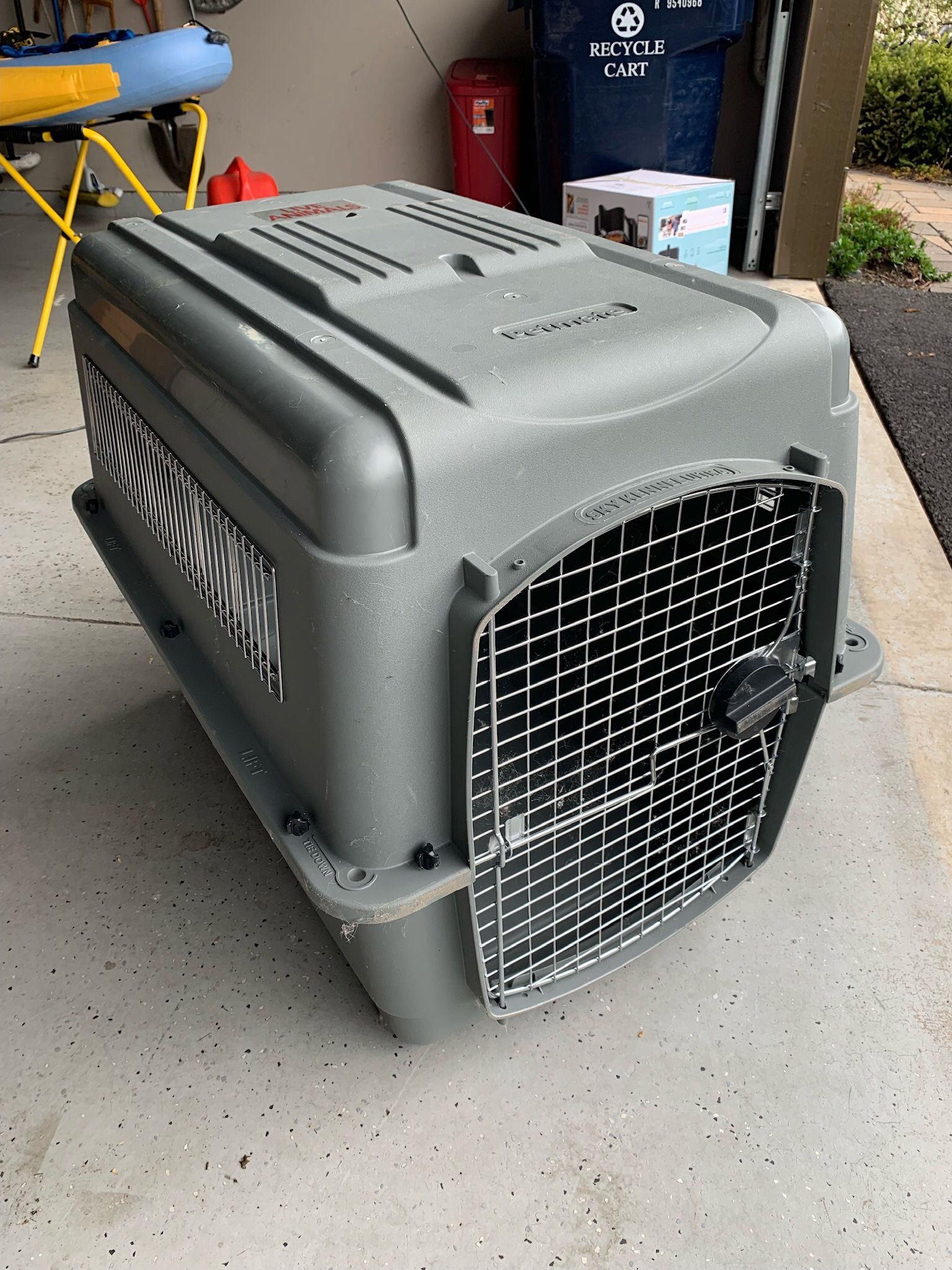 Sky Kennel Dog Carrier.  50-70 Lb