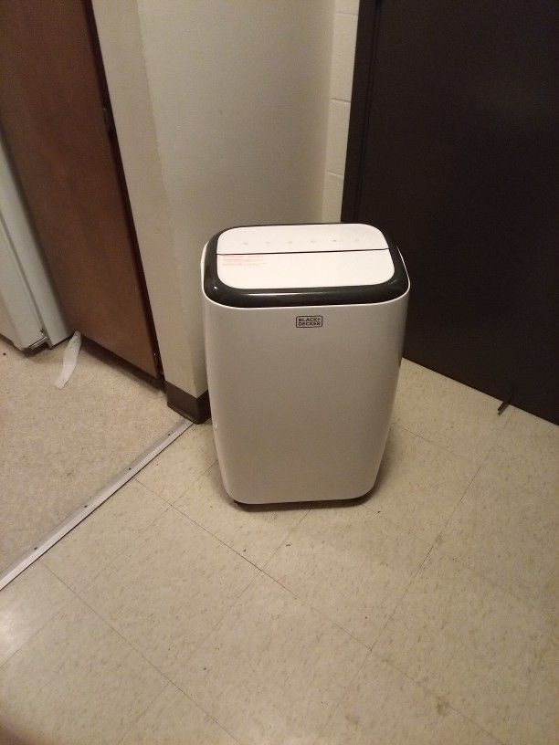 Blacken  "N" Decker Air Conditioner 