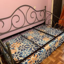 Twin size Trundle Day Bed With Excellent Mattress 