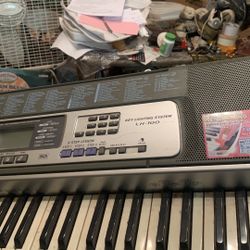 Casio Key Lighting System With 3 Step Lessons LL-100