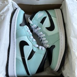 Jordan 1 Mid