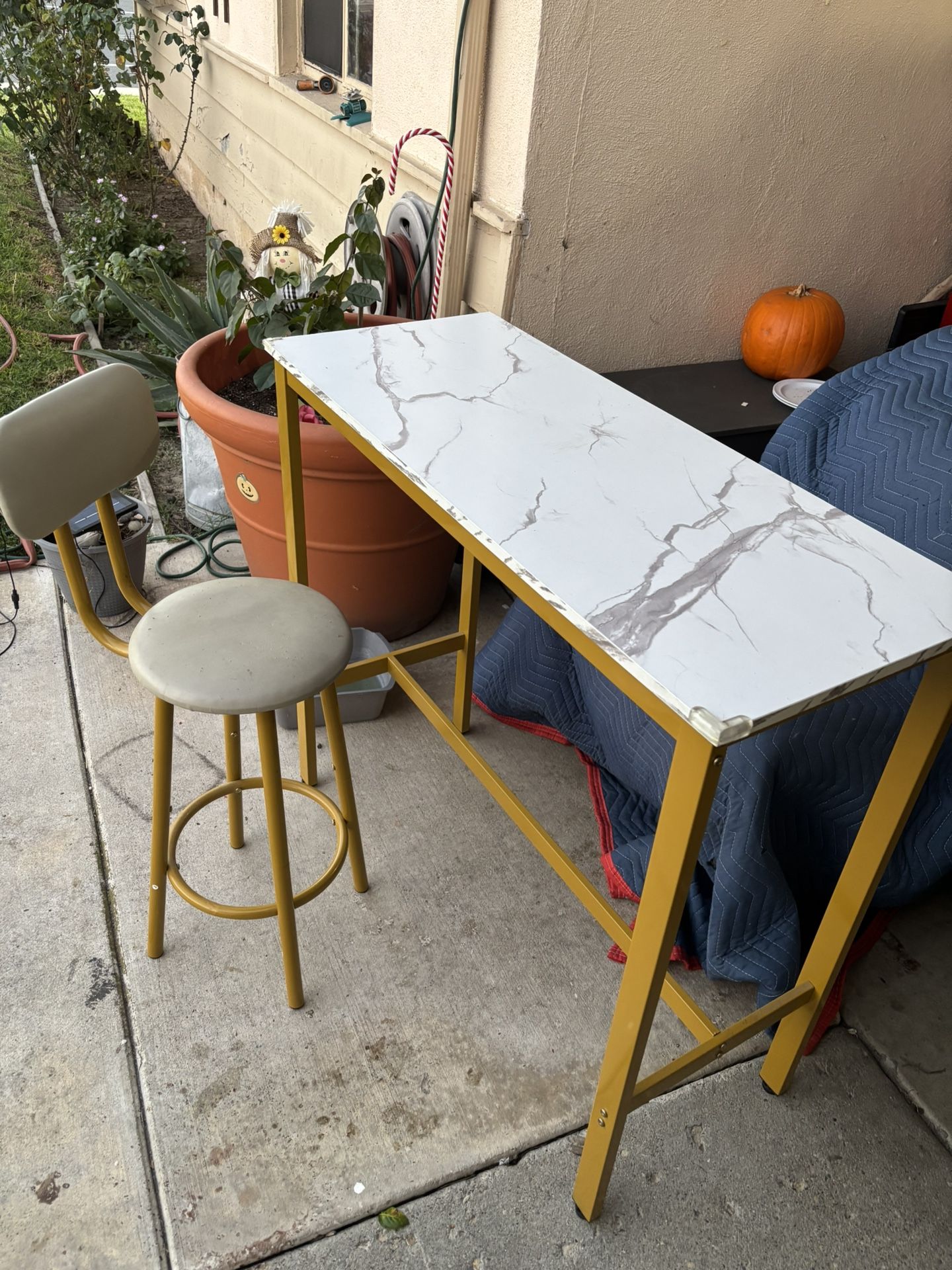 Counter Height Table With 2 Chairs