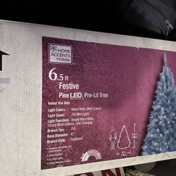 Home Accents Holiday 6.5 Ft Christmas Tree