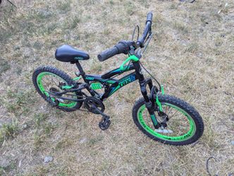 Boys 18" Avigo BMX Bike