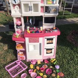 Step 2 kitchen Gourmet With Accessories 