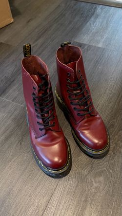 Dr. Martens leather cherry red clemency boot size 7L