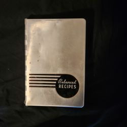 'Balanced Recipes' by Pillsbury Flour Mills 1933 Metal Case