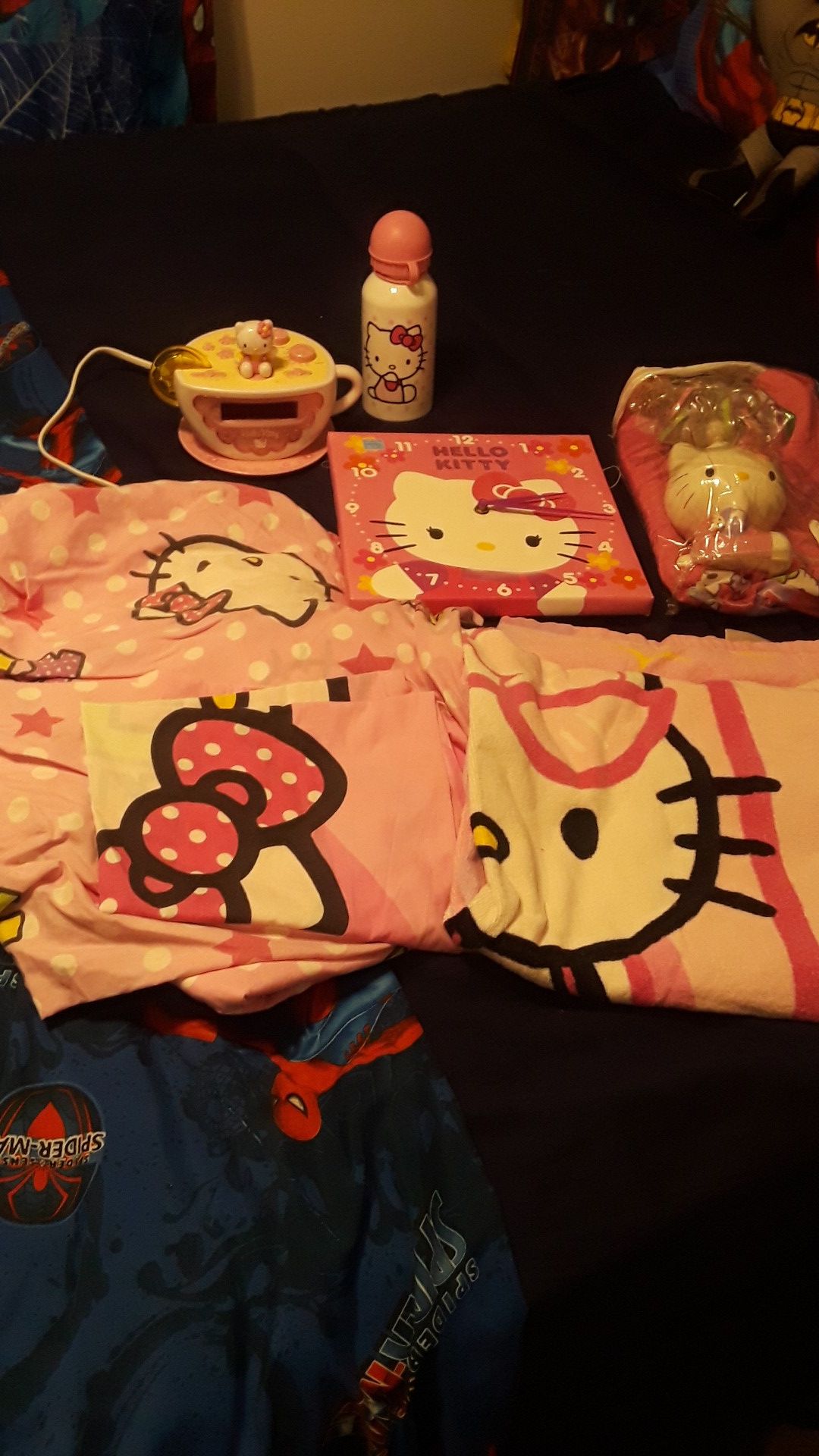 COMPLETE Hello Kitty bed and Bath set