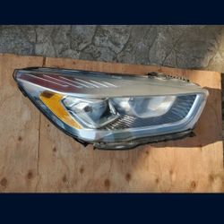 2017 - 2019 FORD ESCAPE RIGHT HEADLIGHT HID XENON PASSENGER SIDE W/ BALLAST GENUINE USED.  G1