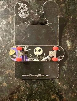 2008 NIGHTMARE BEFORE CHRISTMAS JACK SKELLINGTON SKATEBOARD PIN