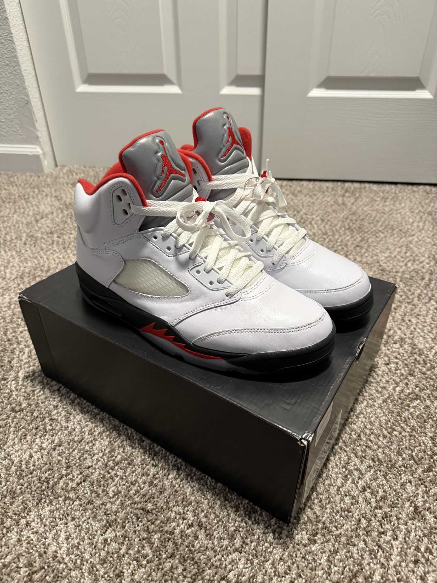 Jordan Retro 5 Fire Red (Silver Tongue) Size 10.5