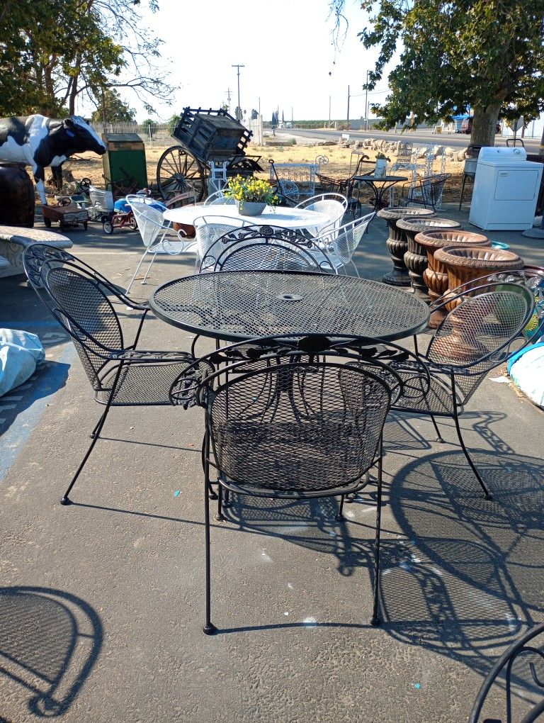 Patio Sets / Bistro Sets / Outdoor Furniture 