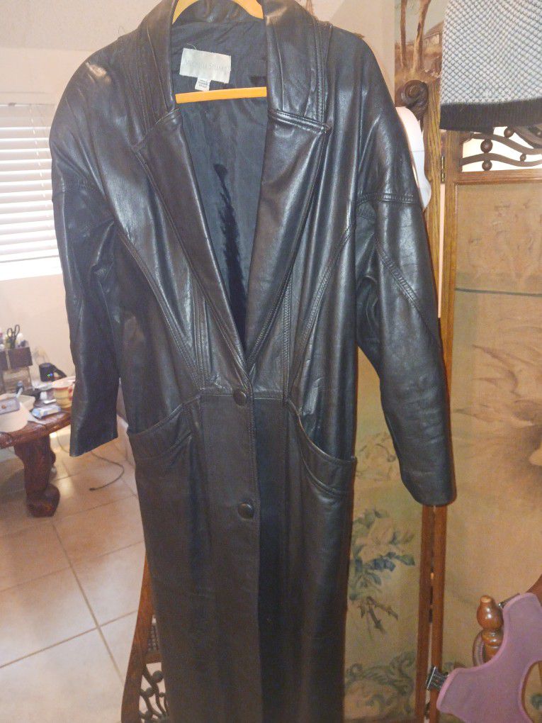 Leather Trench Coat & Nike shoes 