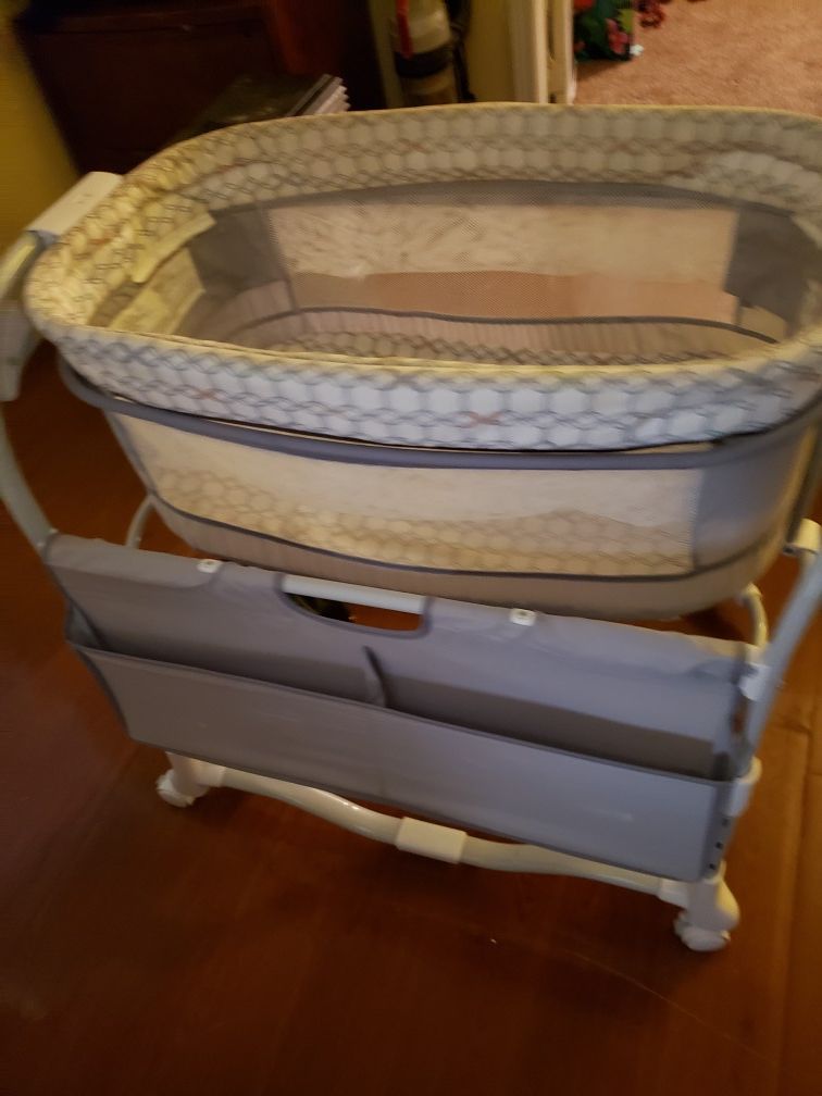Baby bed swing