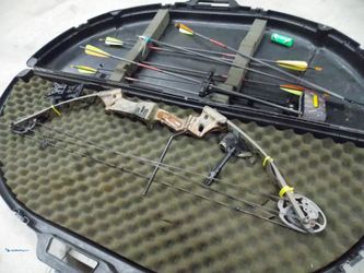 1 Martin Jaguar Compound Bow Martin Pro Series Jaguar Compound Bow In Case With Arrows Used In Goo