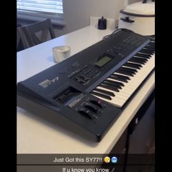 Piano Yamaha Sy77 