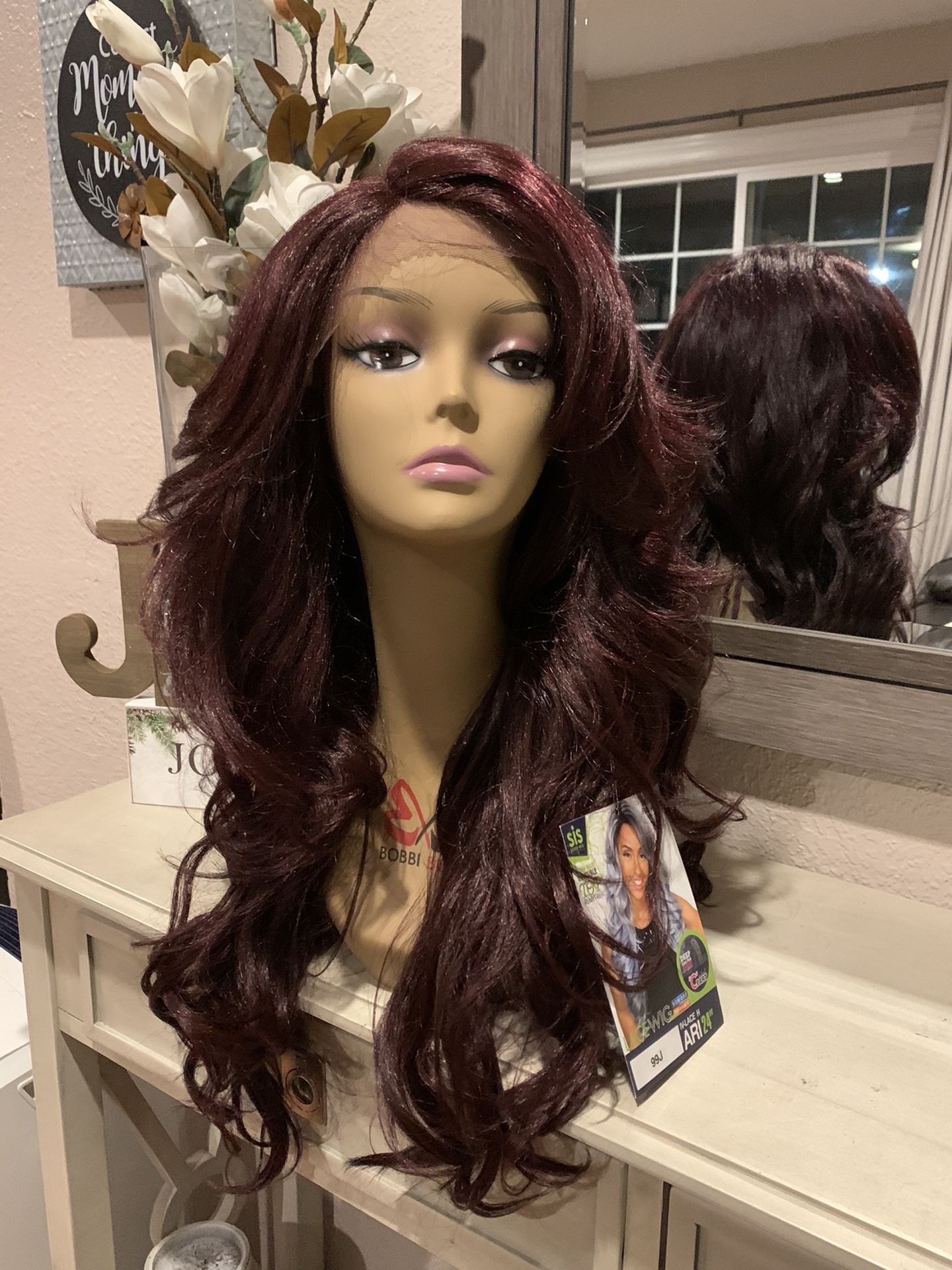 Beautiful and realistic lace front synthetic wigs