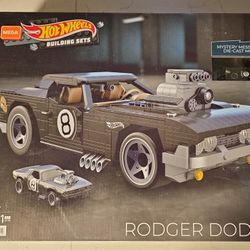 Mega Hot Wheels Rodger Dodger 1011pcs Building Set Includes Die Cast Car