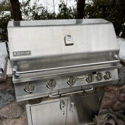 Jenn Air 36”, 5 Burner Built In Propane Grill.
