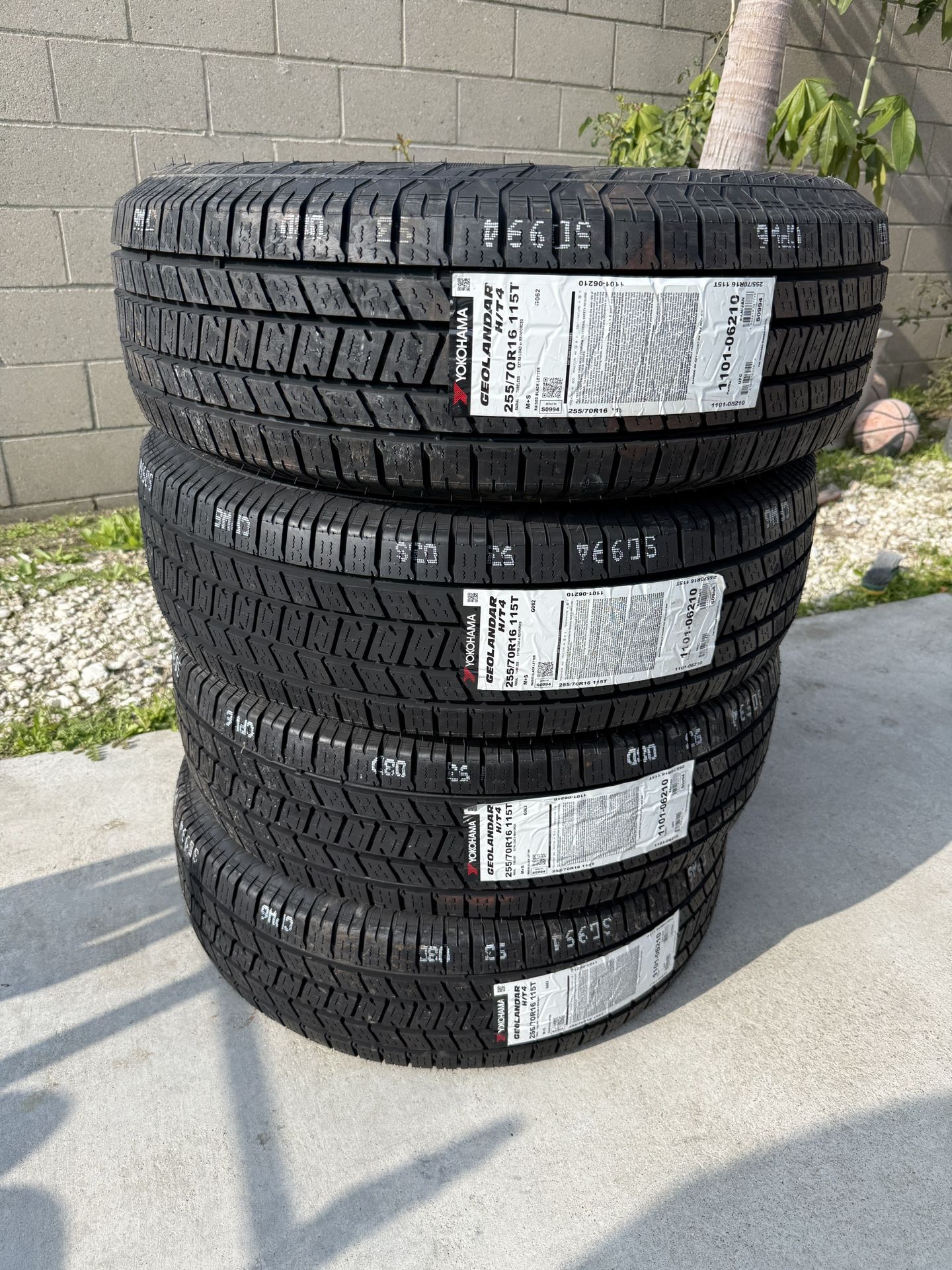 Brand New 255/70/16 Yokohama H/T Tires 