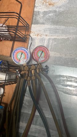 Yellow Jacket Test And Charging Manifold With Gauges & Hoses